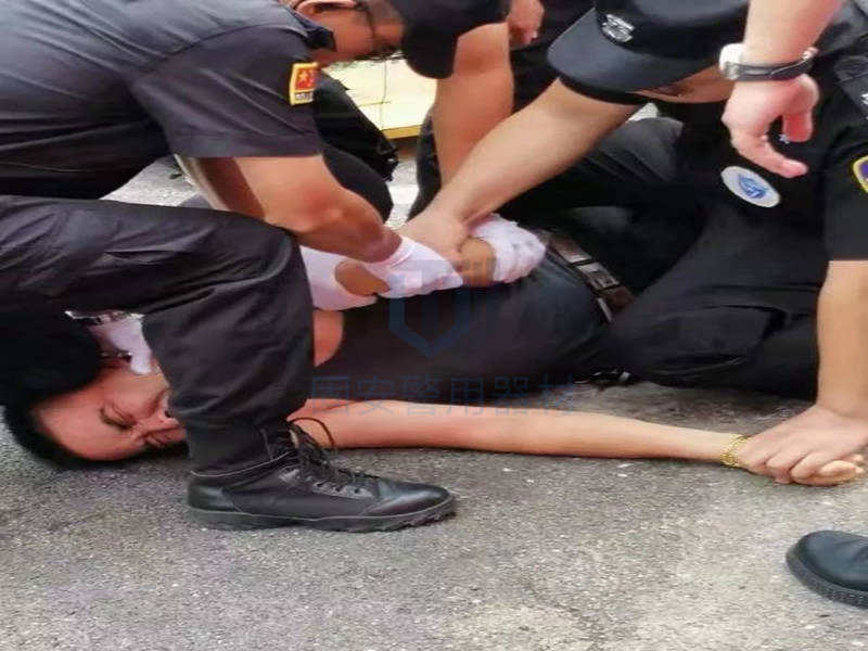 又一明星任達(dá)華被刺，這不是非逼著華哥穿防刺服嗎？