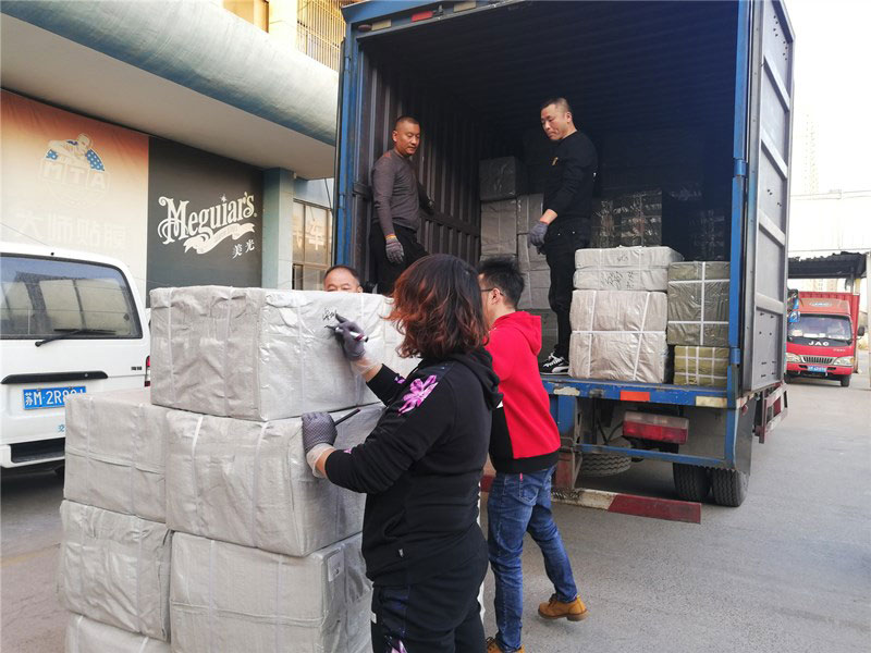 固安防刺服、防暴盾牌等裝滿整整一車廂